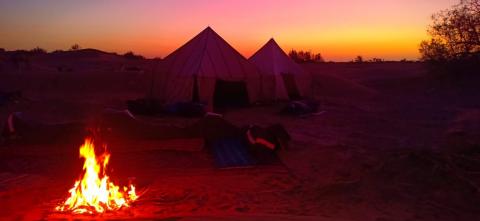 Stage yoga dans le désert marocain : stage yoga desert maroc, randonnée yoga, yoga, stage yoga  dans le desert maroc, méditation desert maroc, stage méditation desert