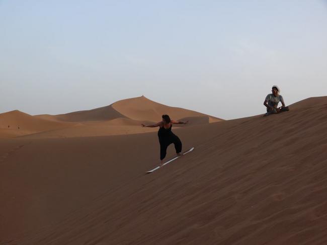 Une Nuit A Erg Chegaga en 4x4 : Une nuit a chegaga, nuit a erg chegaga, une nuit aux dunes de chegaga, une nuit bivouac a chegaga, nuit chegaga, tentes erg chegaga, voyage erg chegeg